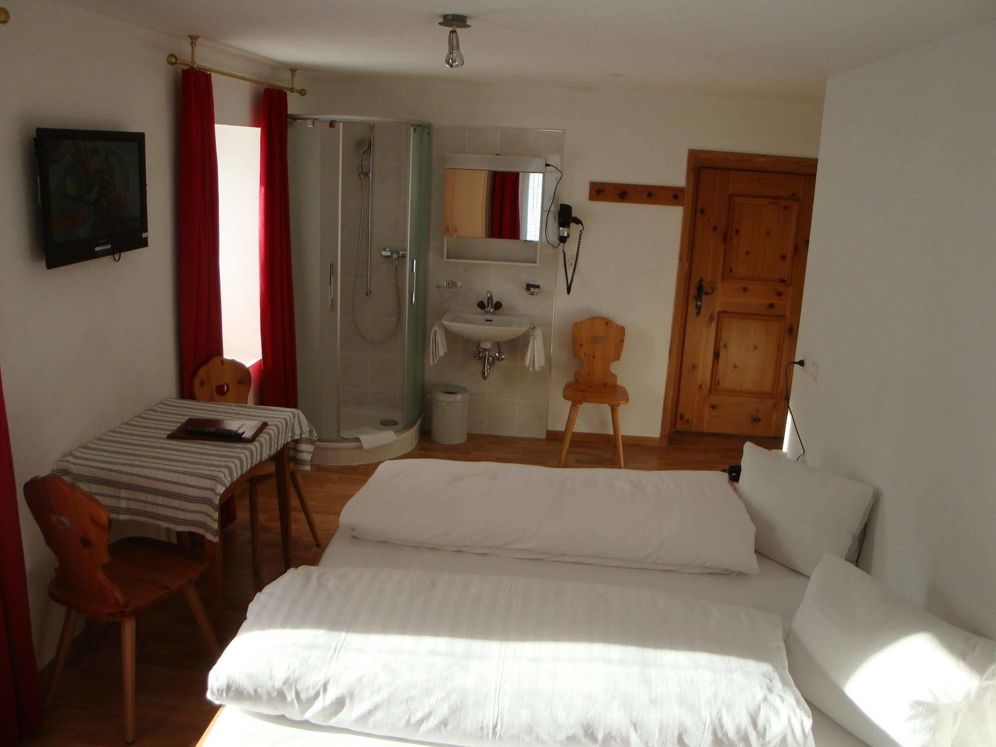 Hotel Acla Filli, Bed&Breakfast Zernez Esterno foto