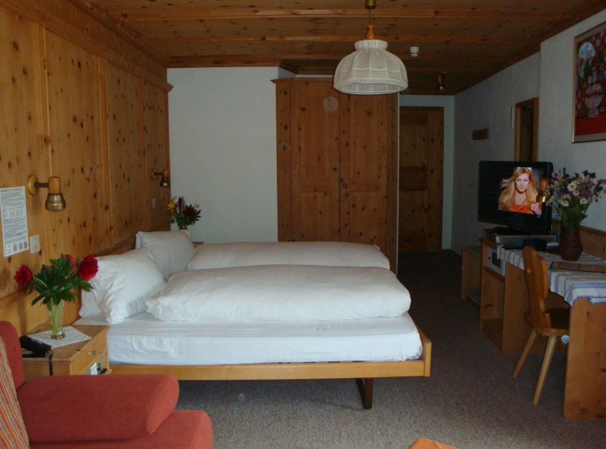 Hotel Acla Filli, Bed&Breakfast Zernez Esterno foto
